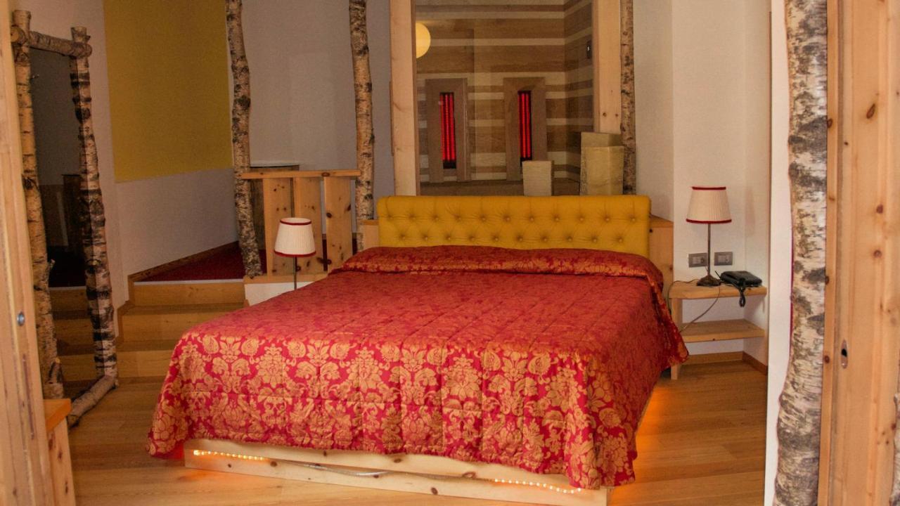 Hotel El Pilon Pozza di Fassa Esterno foto