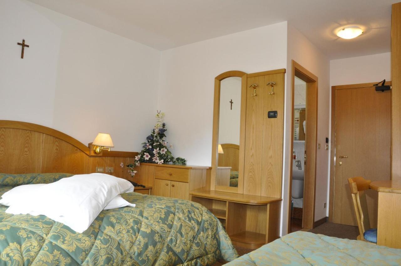 Hotel El Pilon Pozza di Fassa Esterno foto