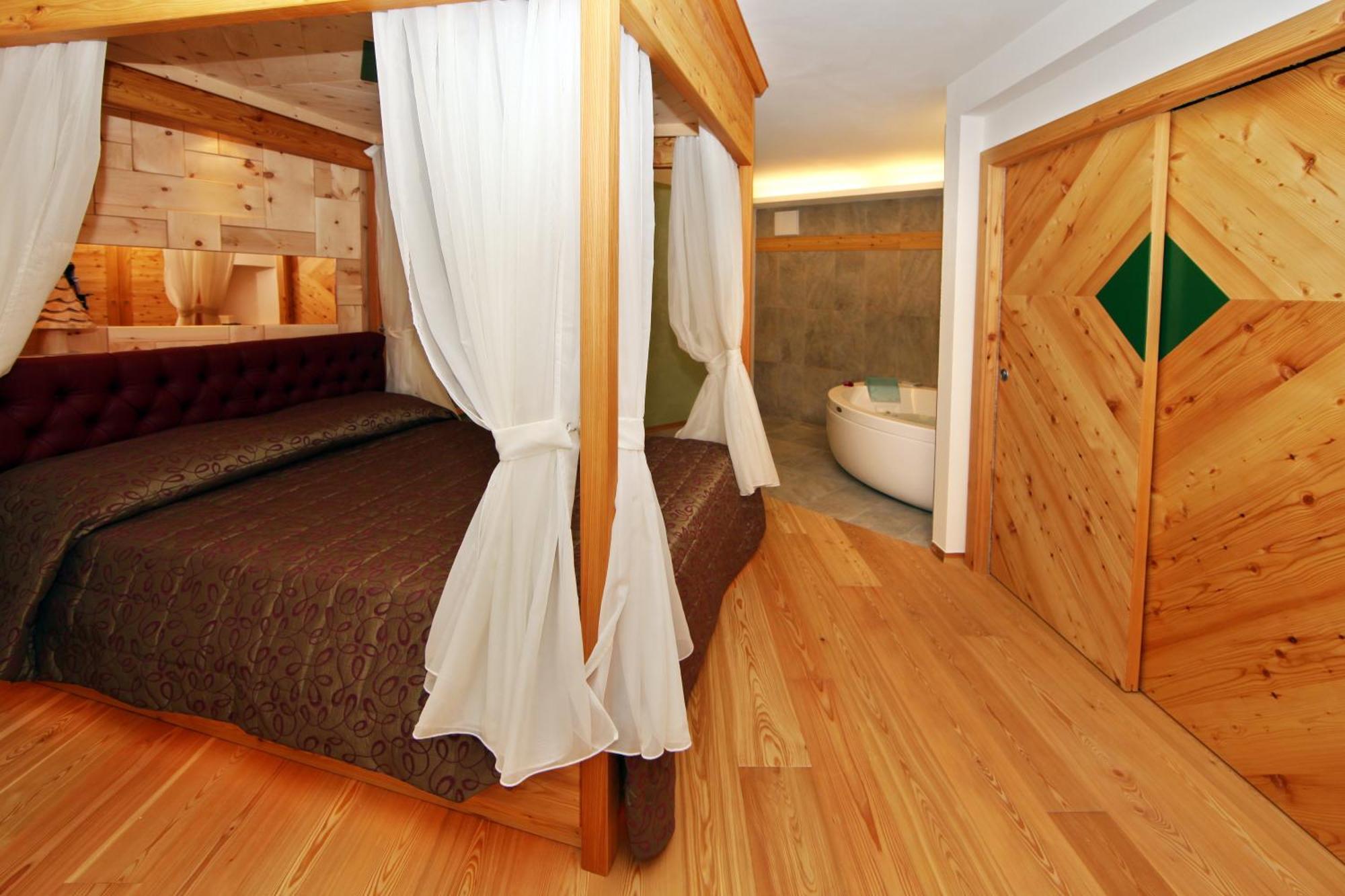 Hotel El Pilon Pozza di Fassa Esterno foto