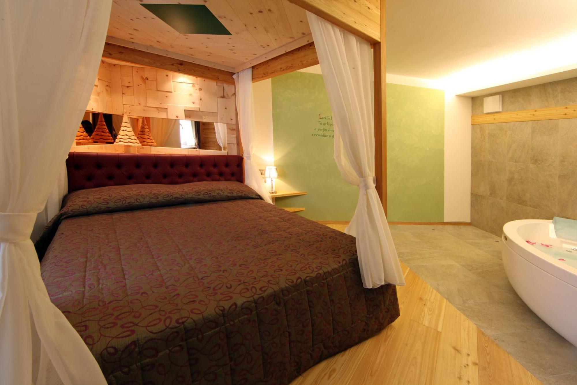 Hotel El Pilon Pozza di Fassa Esterno foto