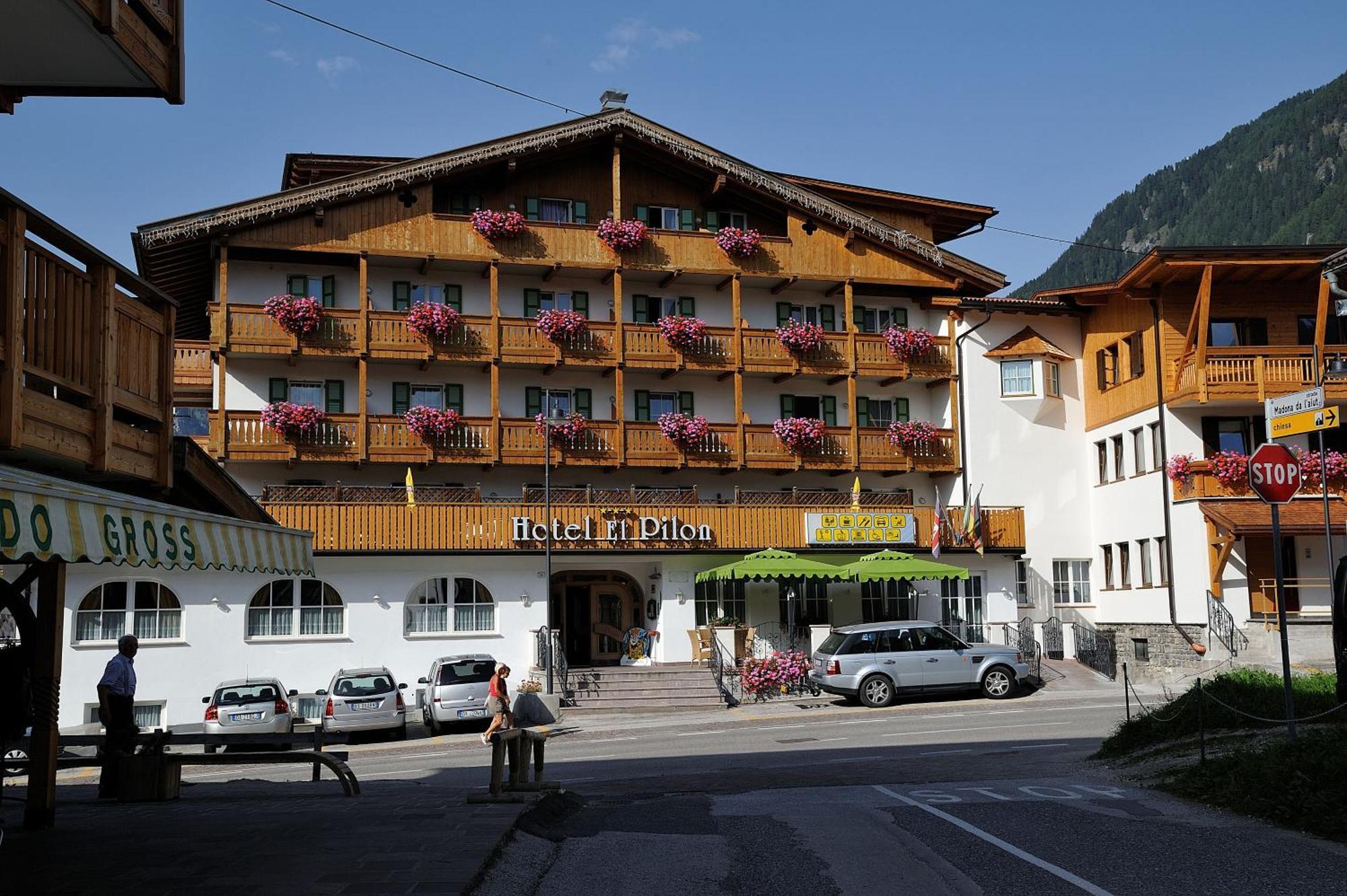 Hotel El Pilon Pozza di Fassa Esterno foto