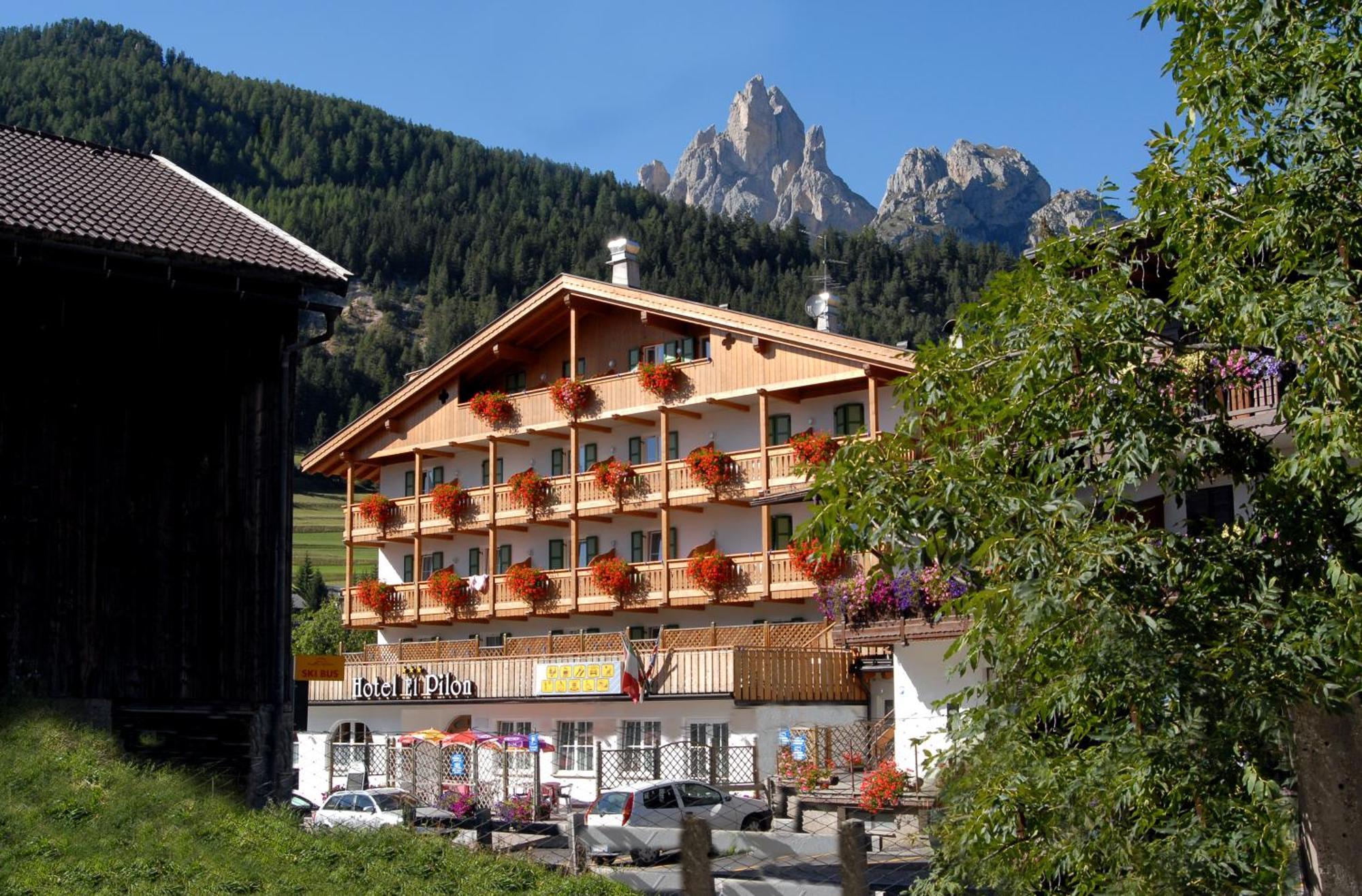 Hotel El Pilon Pozza di Fassa Esterno foto