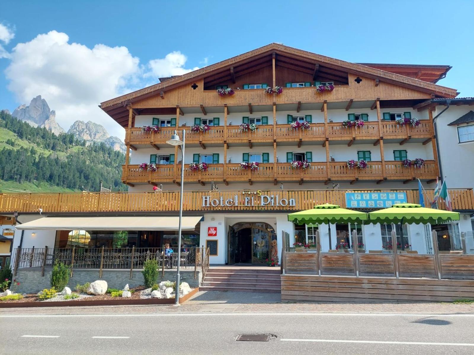 Hotel El Pilon Pozza di Fassa Esterno foto
