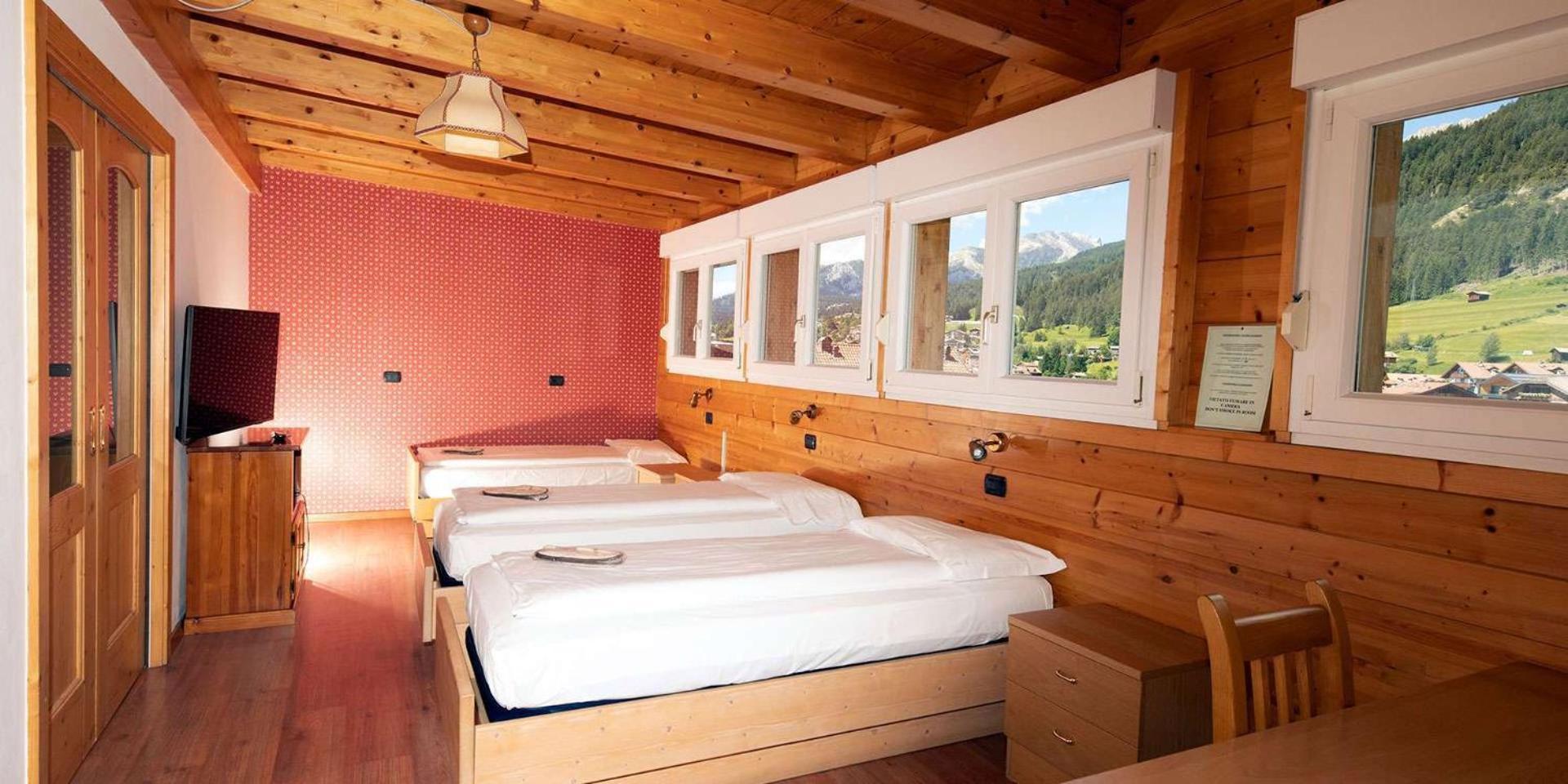 Hotel El Pilon Pozza di Fassa Esterno foto