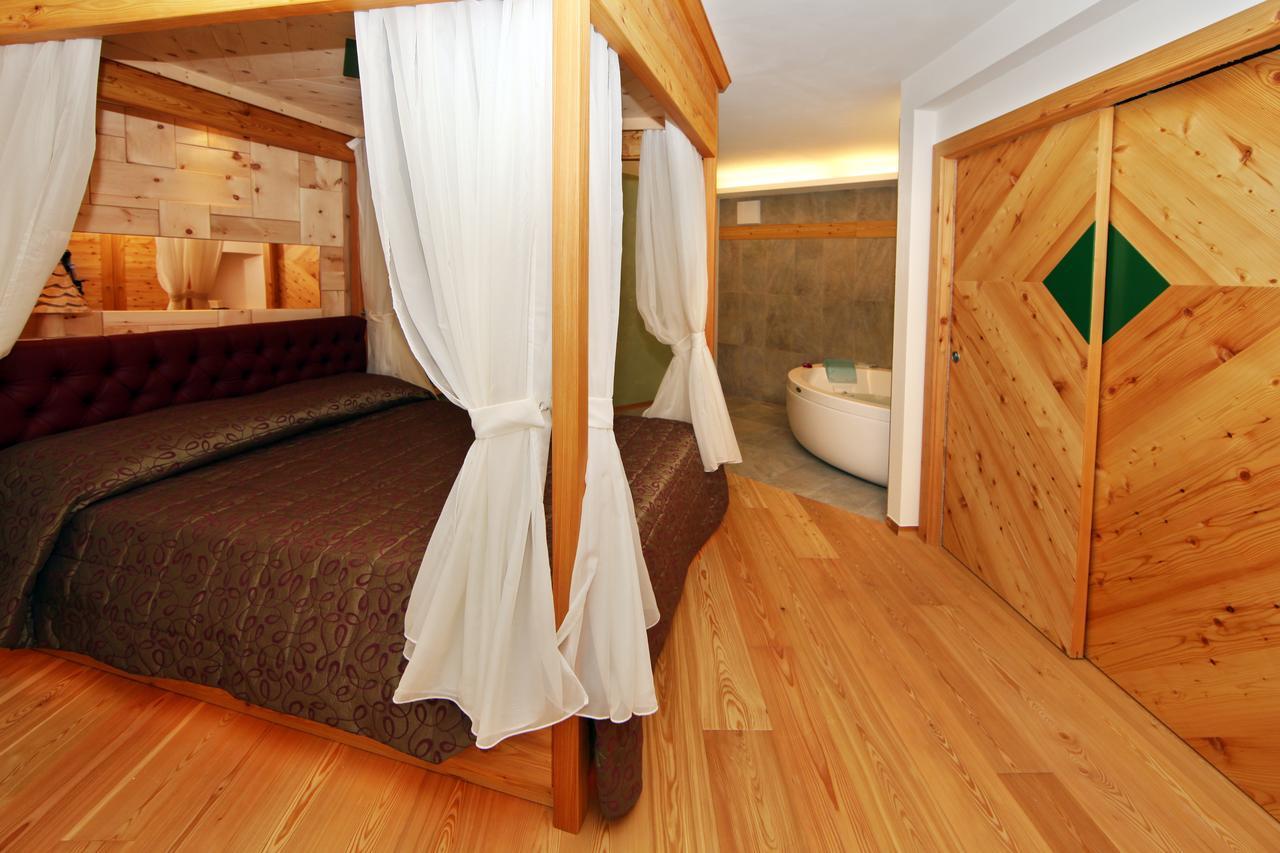 Hotel El Pilon Pozza di Fassa Esterno foto