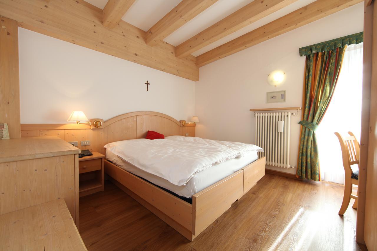 Hotel El Pilon Pozza di Fassa Esterno foto