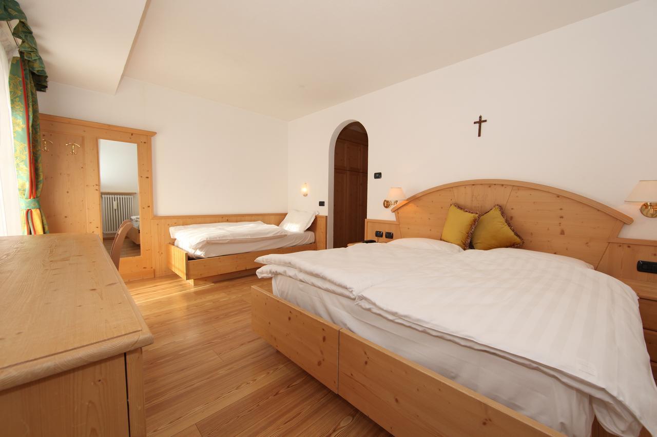 Hotel El Pilon Pozza di Fassa Esterno foto