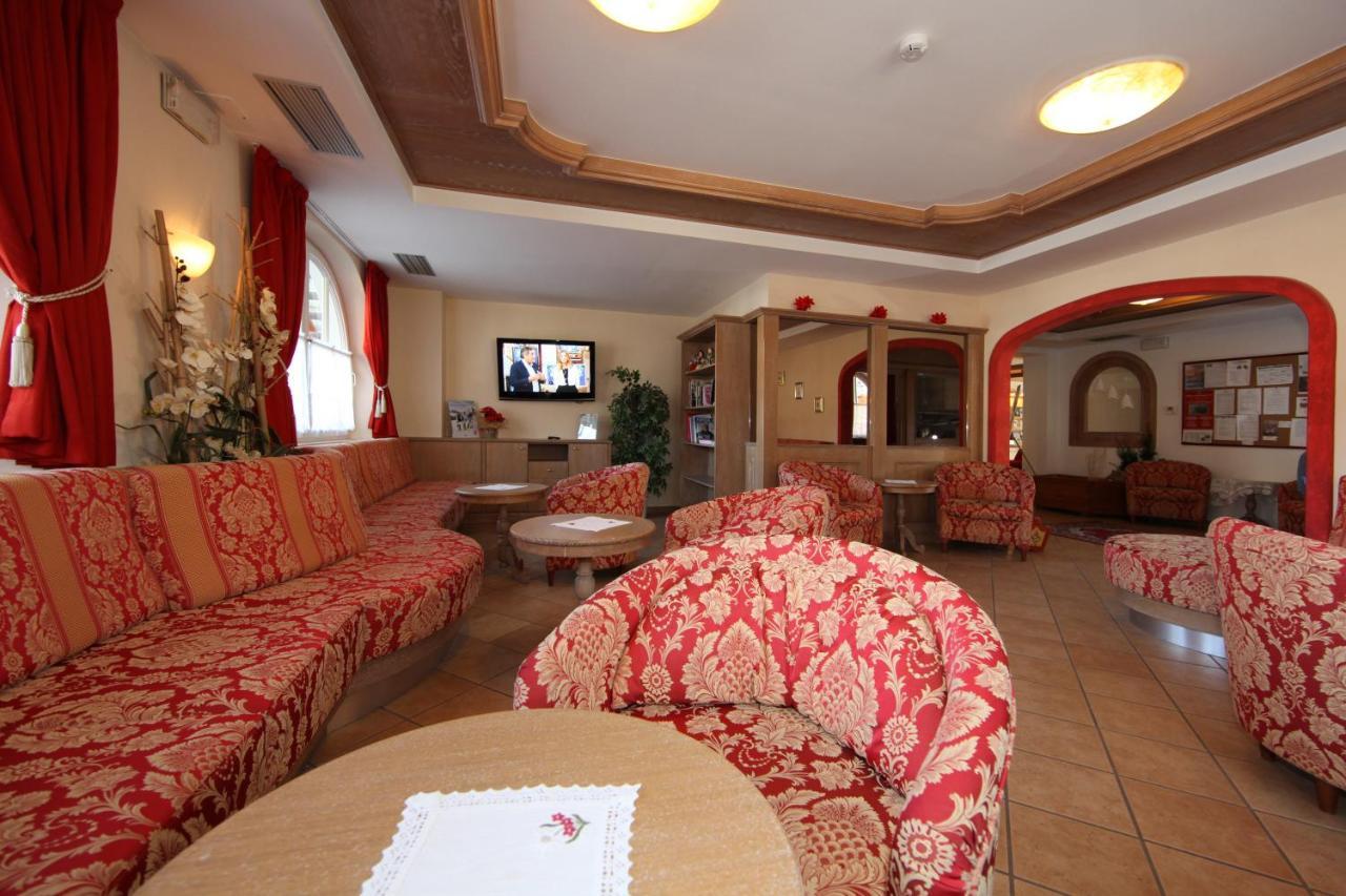 Hotel El Pilon Pozza di Fassa Esterno foto